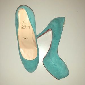 1 time used CHRISTIAN LOUBOUTIN velvet pumps